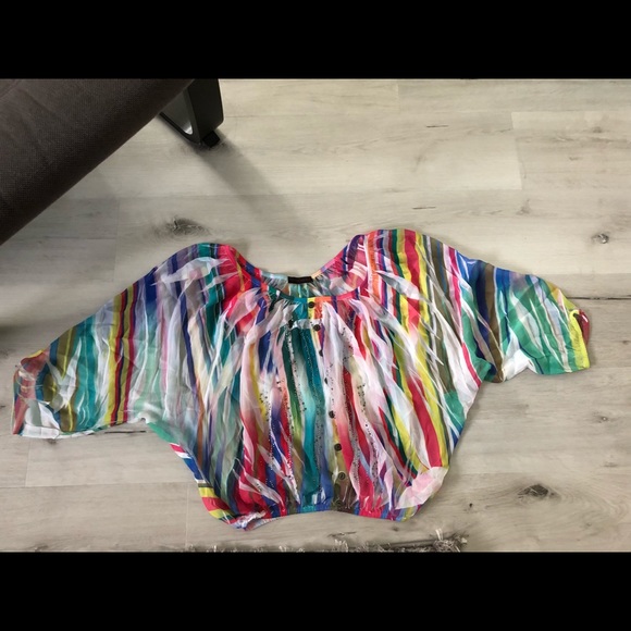 Crimson Ivy NWOT Oversized multicolor top with Beads and elastic bottom. - Picture 3 of 6